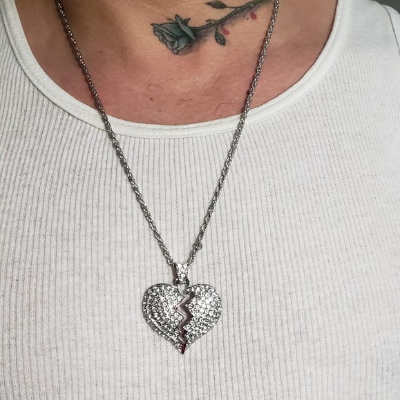 NWT Silver Heart Broken Iced Out Pendant Neckl… - Picture 2 of 11